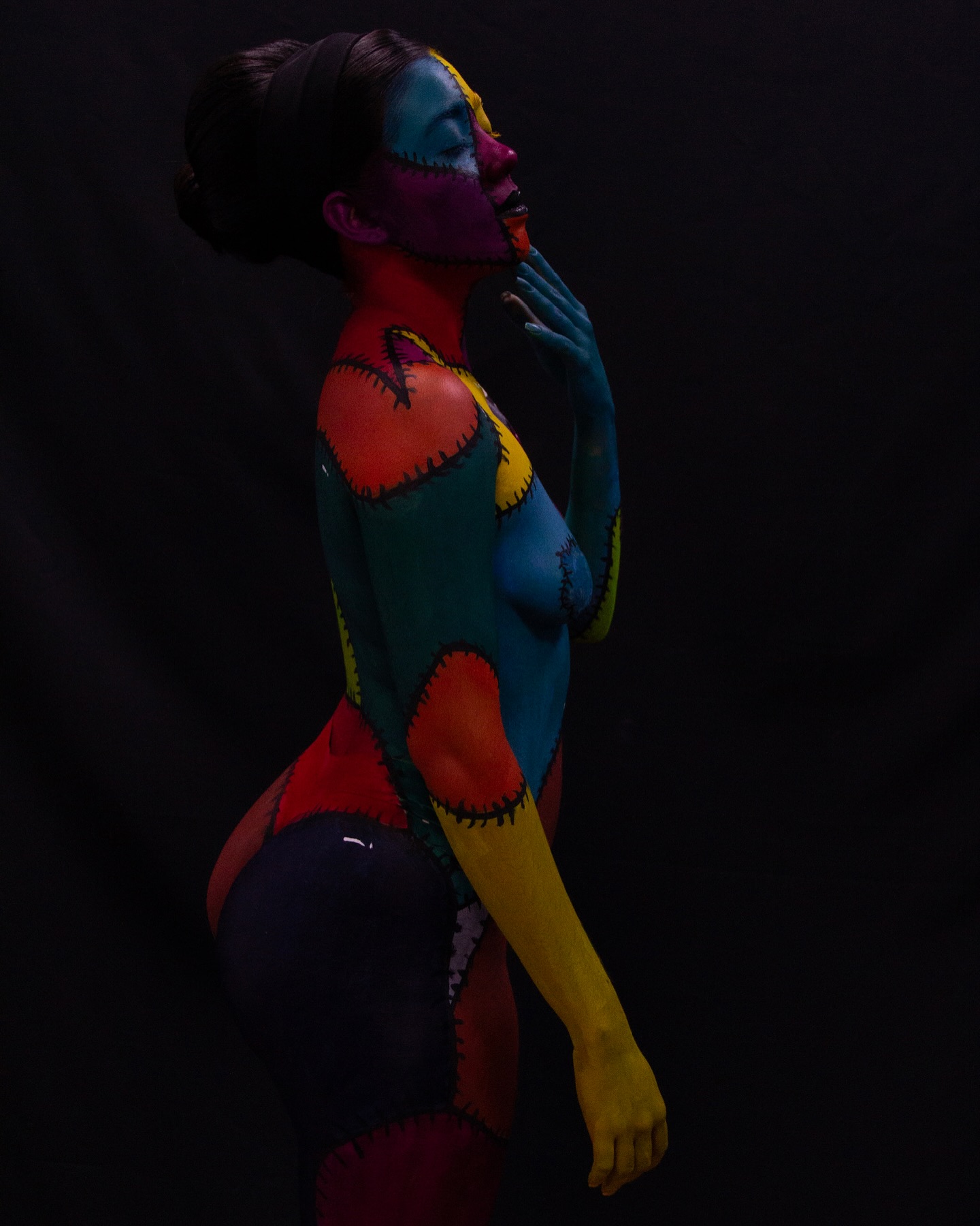 Maquillaje de caracterización y body paint personaje Sally en Medellín
