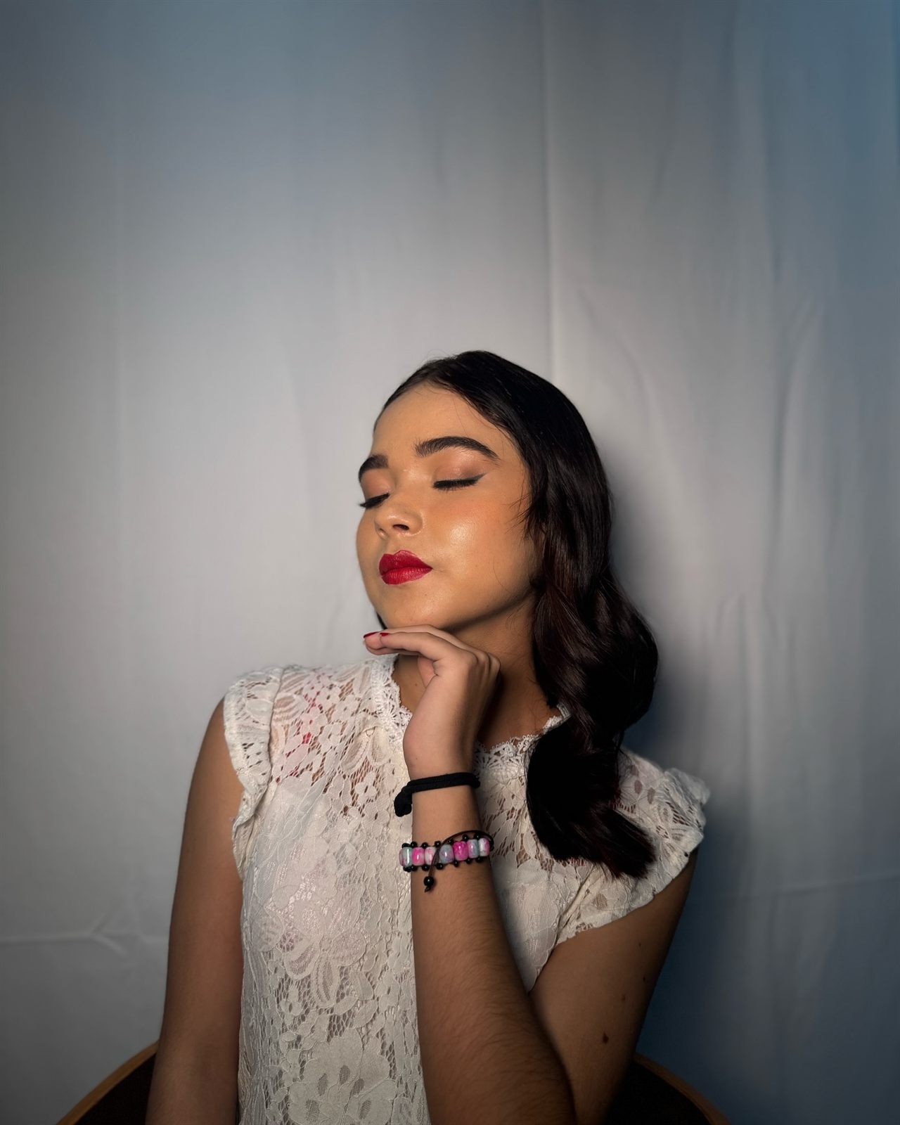 Event makeup by an English-speaking makeup artist in Medellín