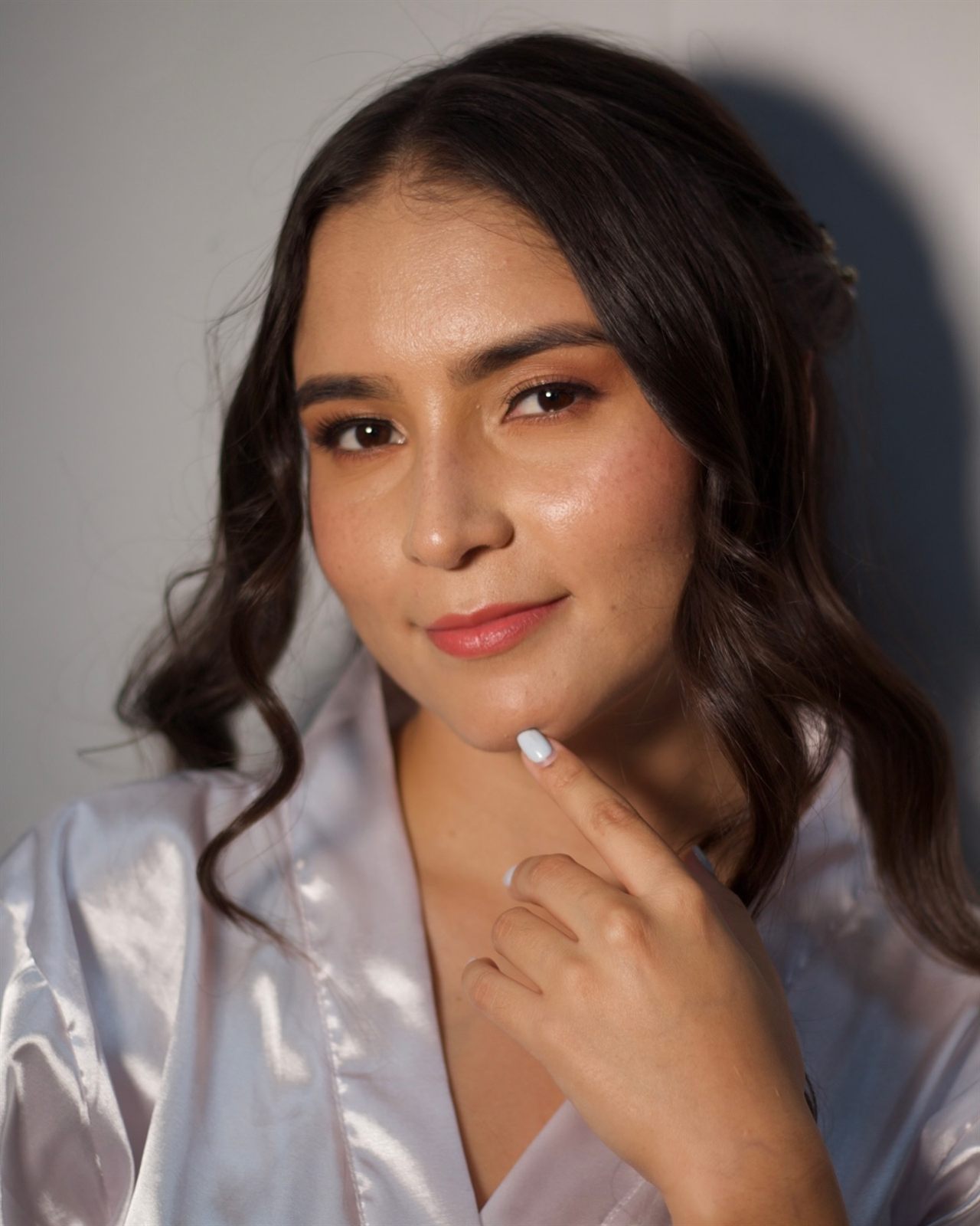 Natural long-lasting bridal makeup in Colombia